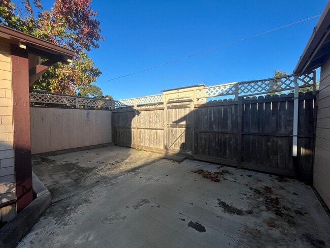 Building Photo - 1711 G St Unit 1711 1/2 G ST