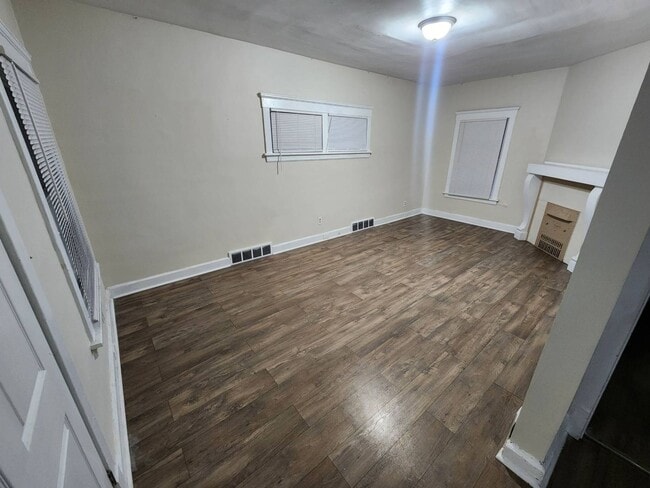 Photo - Charming 5-Bedroom Property in Prime Location (Section 8 vouchers Accepted)