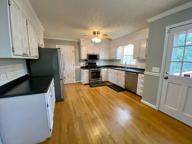 Photo - 979 Otter Way NE