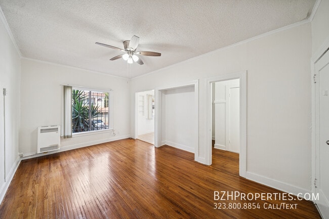 Building Photo - 1267 Vin Scully Ave Unit 6 Rental