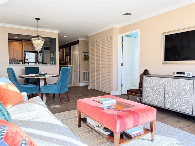 Building Photo - 540 E Broadway Unit 5A