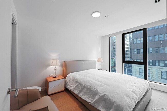 Building Photo - 300 W 30th St Unit 4D
