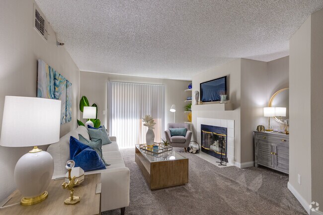 2 BR, 2 BA - 1,040 SF