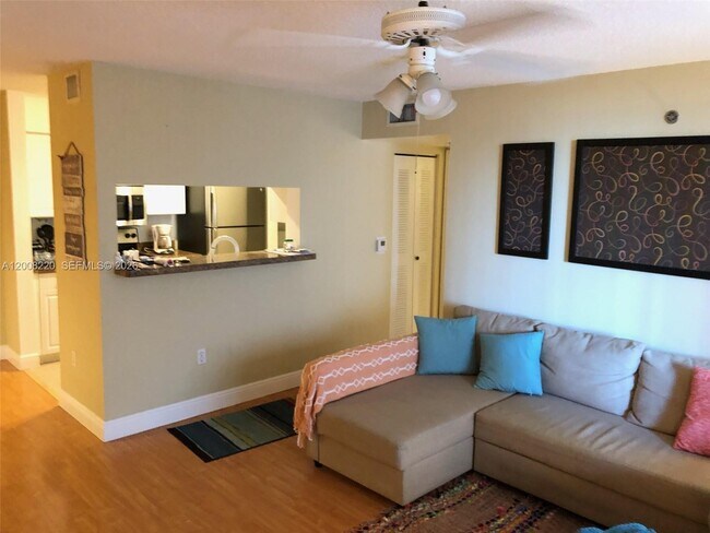 Photo - 19555 E Country Club Dr Unit 8403