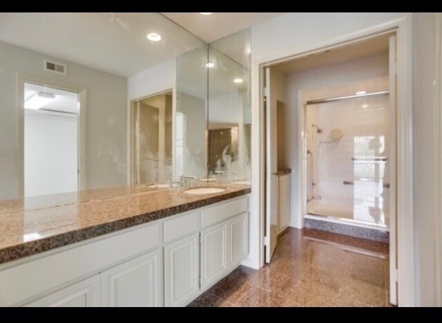 Master bathroom - 1941 Alga Rd