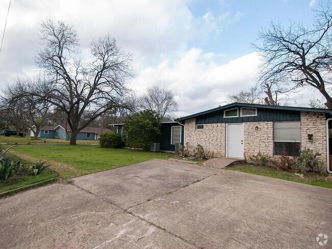 Building Photo - 2000 Wheless Ln Rental