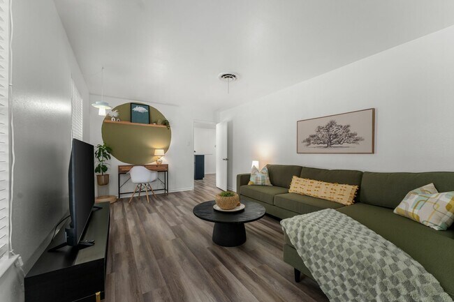 Photo - 7105 Lilac Ln