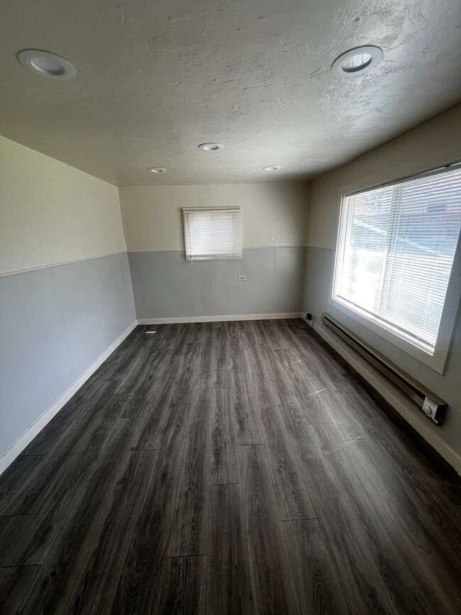 Photo - 1236-1236 E Lewis St Unit 1236 E Lewis