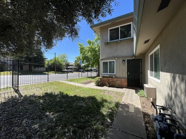 Photo - 2 BEDROOM 1 BATH AVAILABLE FOR MOVE IN TOMORROW! Unit #3