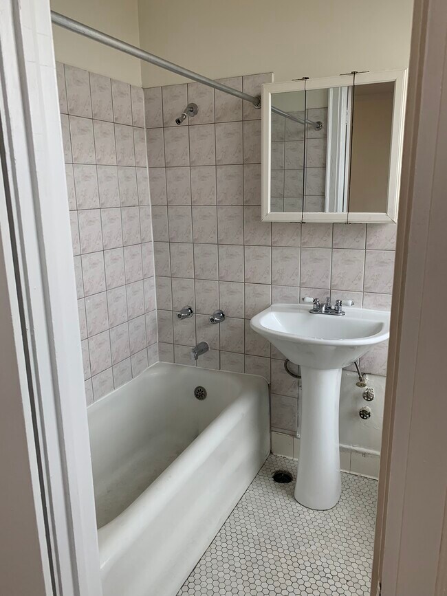 Photo - 5154 N Clark St Unit 202