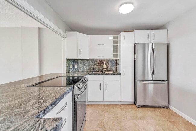 Building Photo - 3199 S Ocean Dr Unit 406