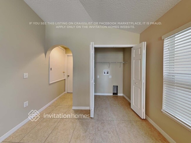 Photo - 3468 Sepia St