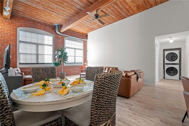 Photo - 15 Higgins St