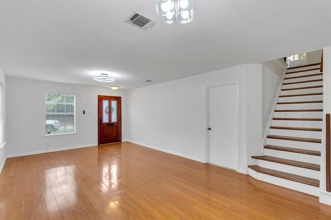 Photo - 910 Crieff Cross Dr