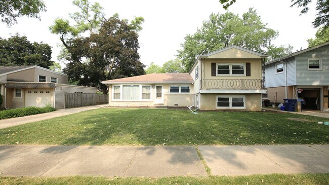 Photo - 430 N 4th Ave House
