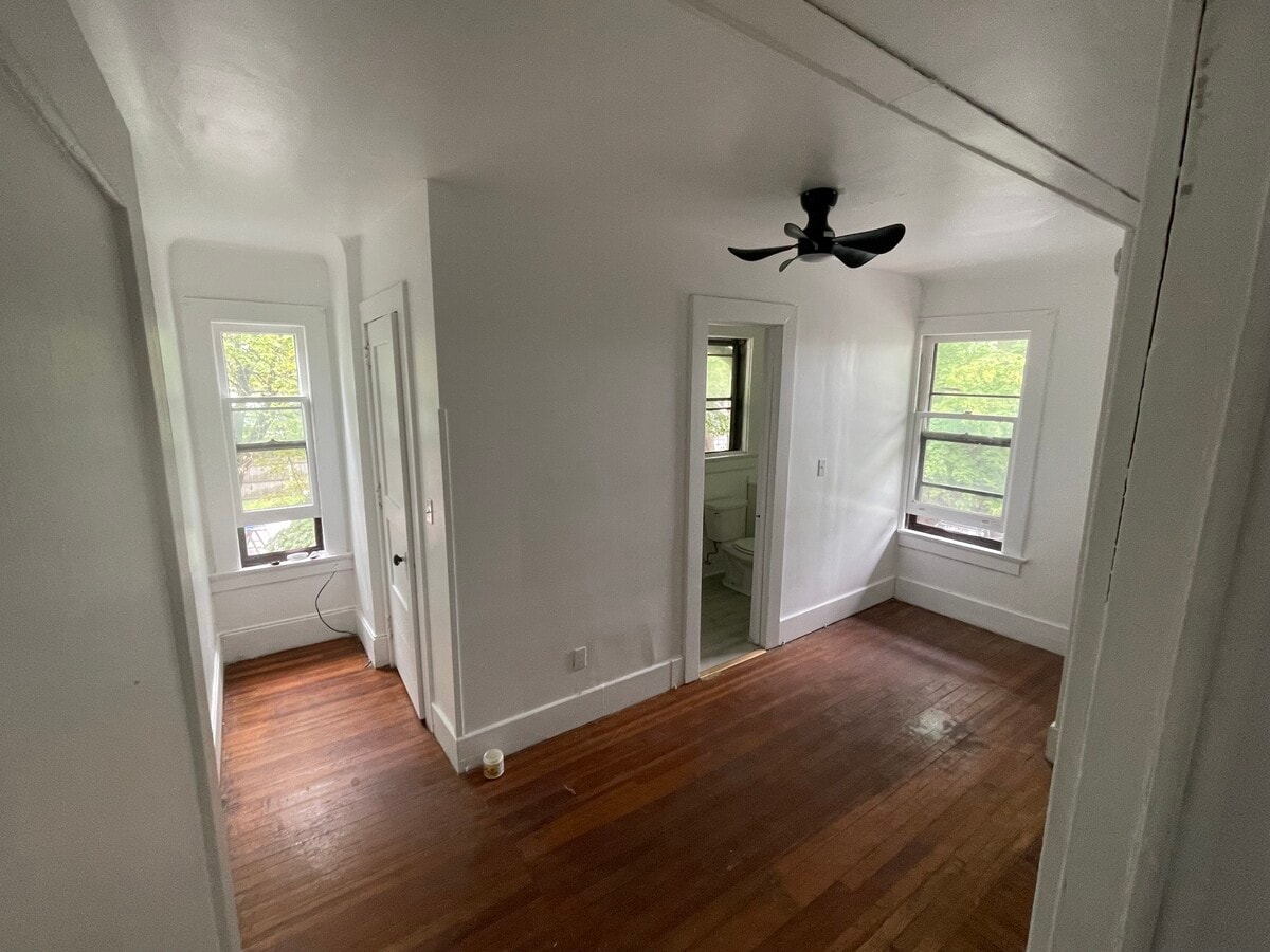 Photo - 64 Grand Ave Unidad 3