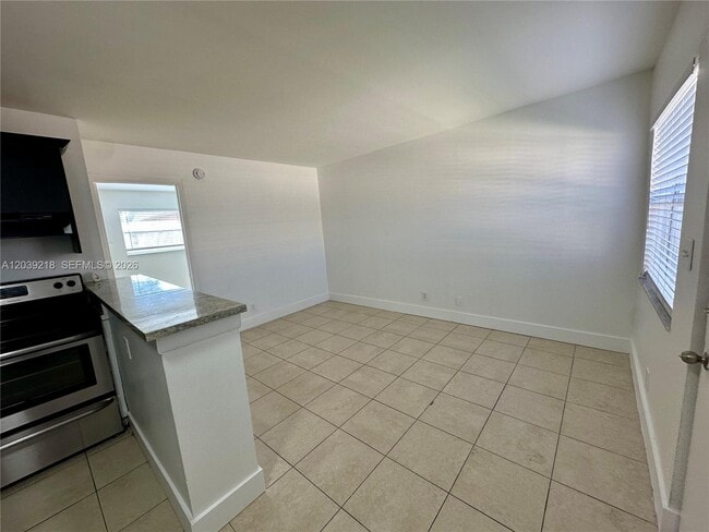 Photo - 101 NE 41st St Unidad G117