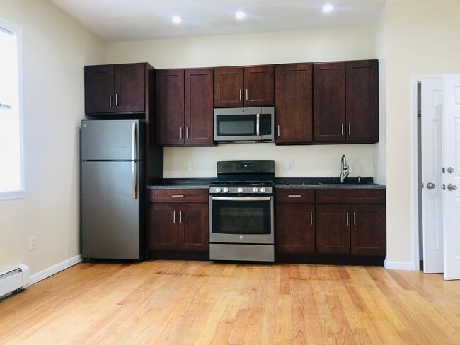 Building Photo - 73 Main St Unit 3