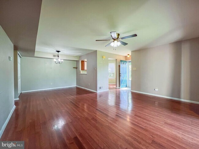 Photo - 9015 Hopkins Ct
