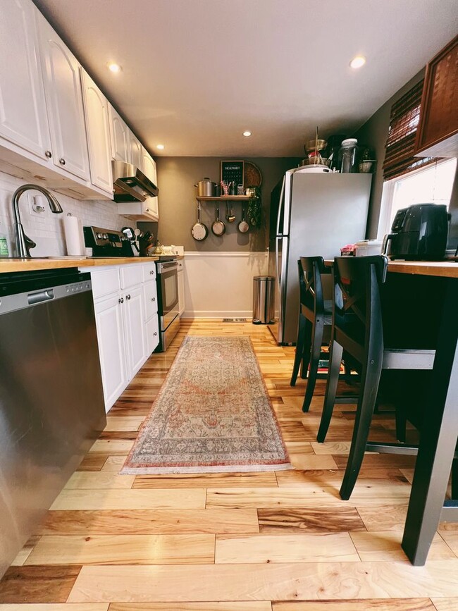 Photo - Gorgeous 2-Bed Townhome in Pennsport! Available on NOW!