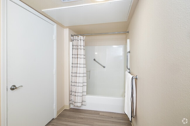 1BR, 1BA - 600SF - Bathroom - Clyburn at Stapleton