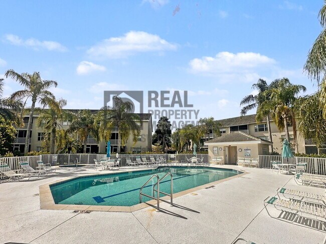 Building Photo - 28861 Bermuda Lago Ct Unit 303