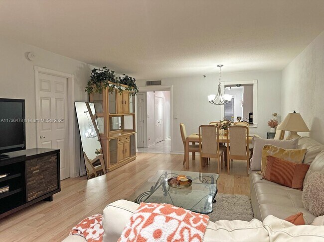 Photo - 4550 NW 18th Ave Unit 706