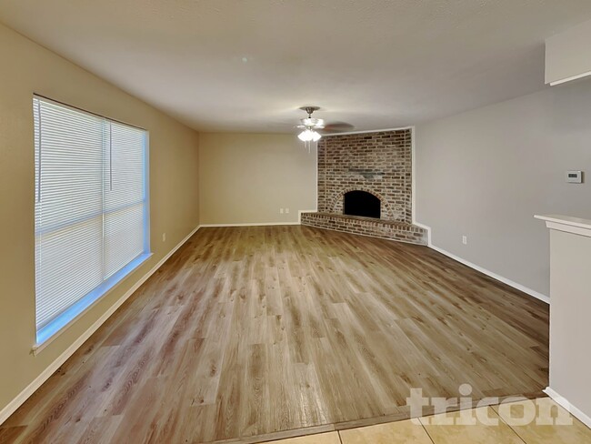 Photo - 1555 Willowbrook St