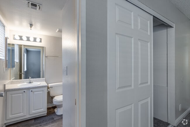 1 BR, 1 BA - 724 SF