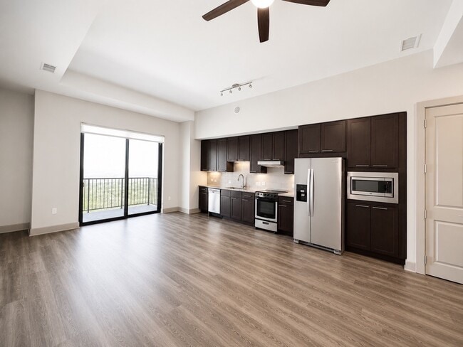 Building Photo - 9787 Katy Fwy Unit 1605