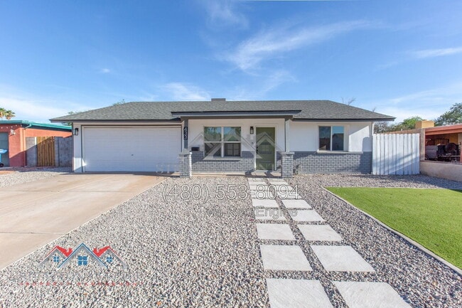 Building Photo - 433 W Santa Cruz Dr