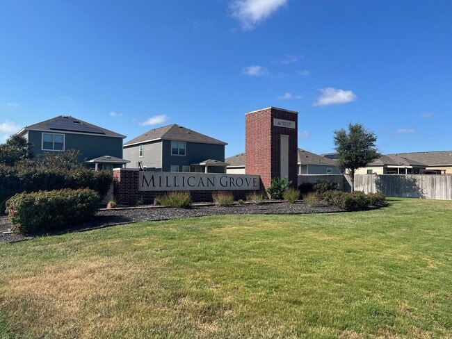 Photo - Spacious 4 Bedroom/Loft Area ~ Convenient ...