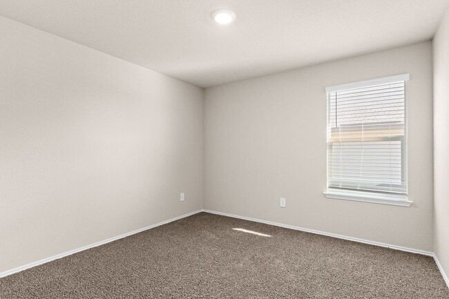 Photo - 4 bedroom 2 bath in Creekside Hills with Pool Access