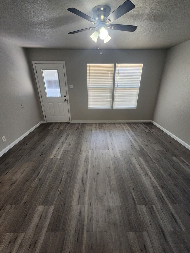 Photo - 205 Waverly Dr