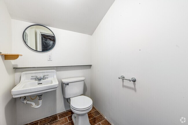 2BR, 2BA - 1348SF - Second Bathroom