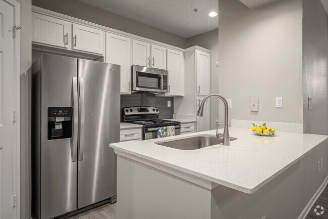 2BR, 2BA - 1,025SF
