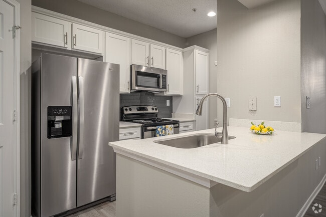 2HAB, 2BA - 1,025 ft² - The Phoenician