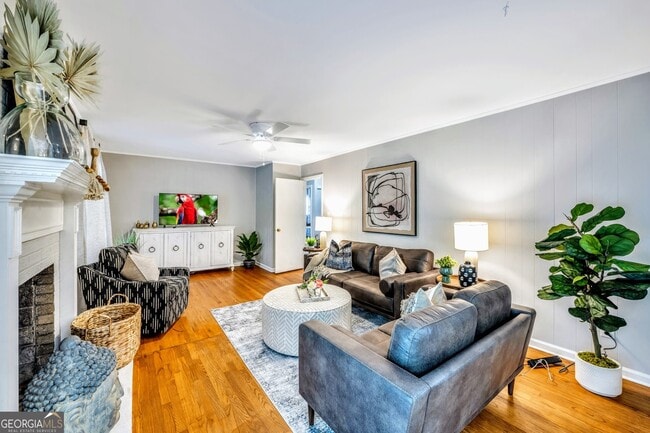 Building Photo - 801 Mockingbird Ln