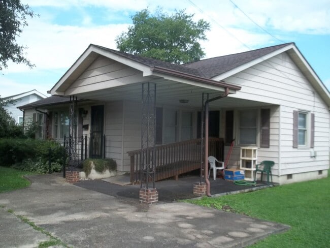Building Photo - 824 Oakdale Rd