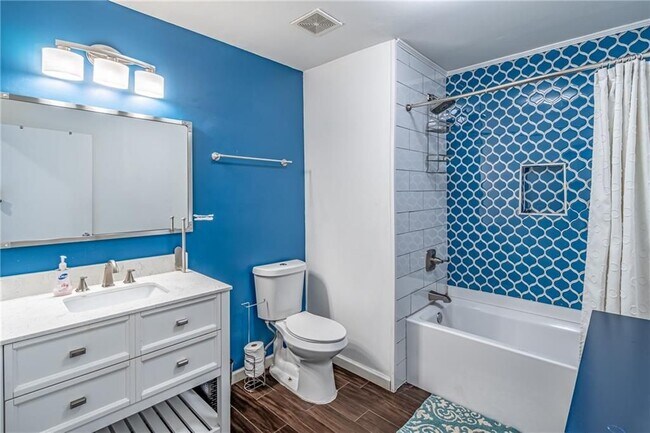 Photo - 2456 Harwood Dr