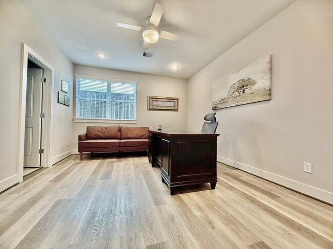 Photo - 1254 N Post Oak Rd