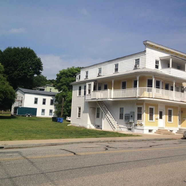 Building Photo - 30 Hunters Ave Unit 30-1 Hunters Ave.
