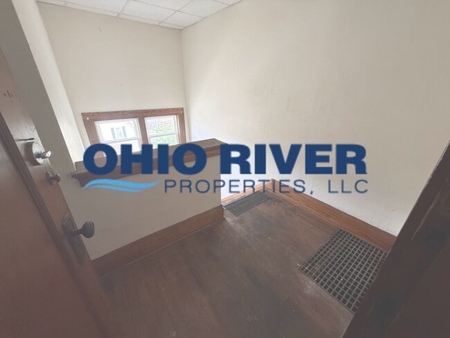 Building Photo - 714 Elm St Unit 703 1/2