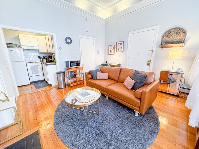 Building Photo - 337 Beacon St Unit 2 Rental
