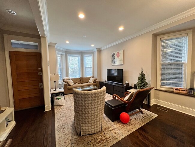 Photo - 3616 N Bosworth Ave Unidad 1