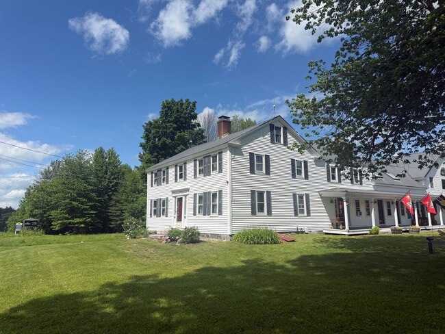 Building Photo - Updated 2BR Apartment | Electric Included | Easy Route 16 Commute Unit 6