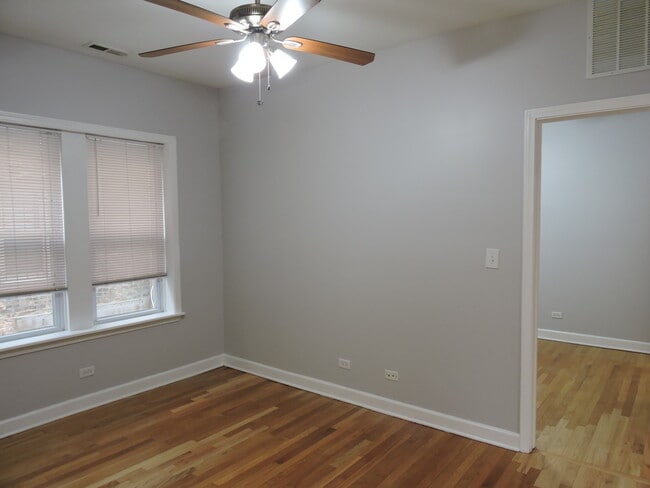 Photo - 1346 1/2 W Estes Ave Unidad 1E