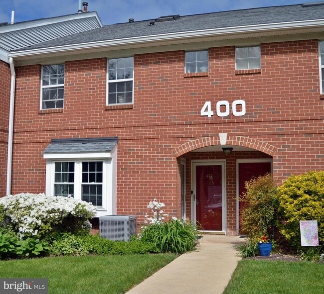 Building Photo - 750 E Marshall St Unit 404 Rental