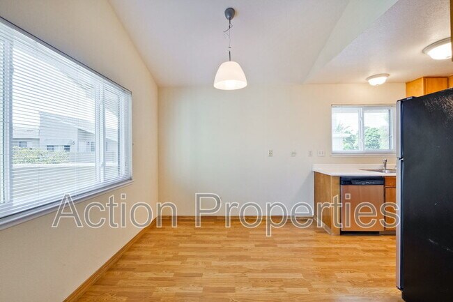 Photo - 180 Albacore Ln