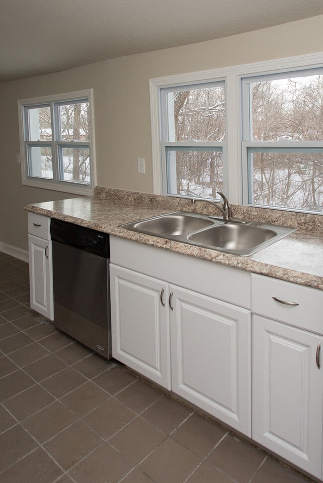 Photo - Beautiful 3 Bedroom 1 Bath Home - Pyramid ...